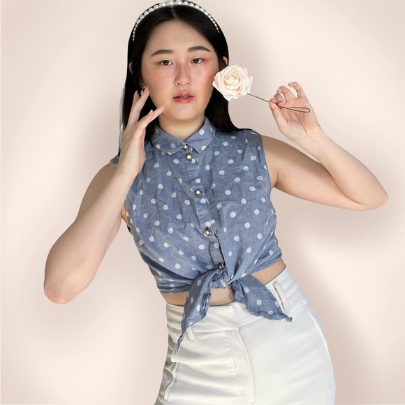 Denim polkadot sleeveless tie front top w/ flower gold & cream buttons. - Picture 2 of 4